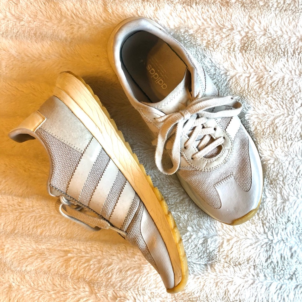 Adidas Sneakers